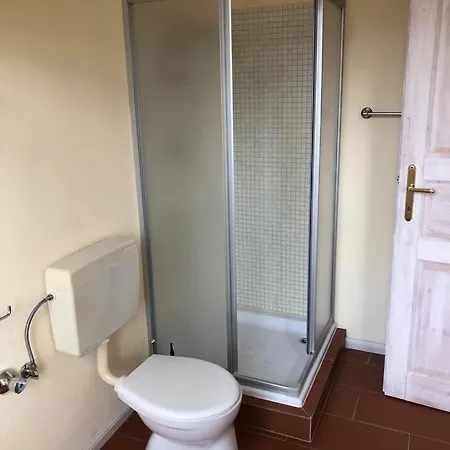 Single In Διαμέρισμα